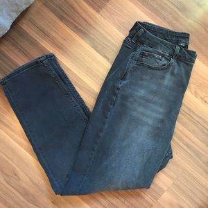 NEW THIS SEASON: American eagle mom jeans